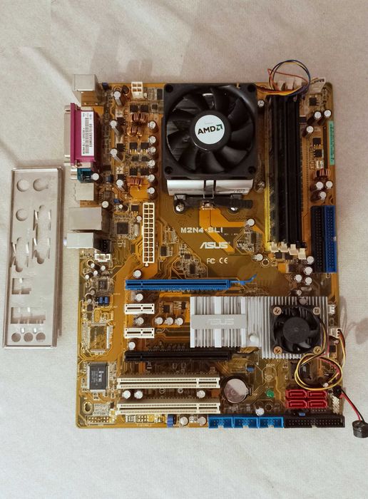 Płyta główna ASUS M2N4-SLI + AMD Athlon 64 X2 2.1 GHz + 4 GB RAM