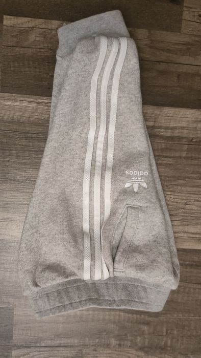 świetne dresowe spodnie ADIDAS