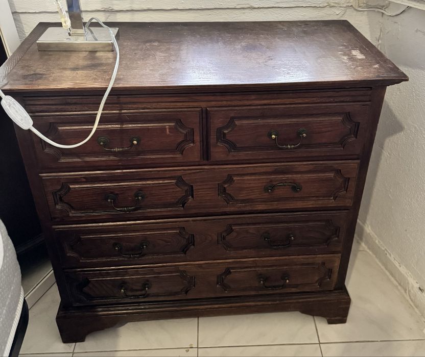 Mobílias Clássicas de Madeira (Cômoda e Mesa de Apoio) - Vendo Juntas ou Separadas