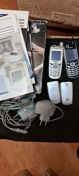 Мобільні телефони samsung x600 2 штуки