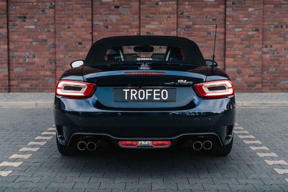 Abarth 124 Spider wynajem ( Cabrio, wypożyczalnia samochodów, wydech)