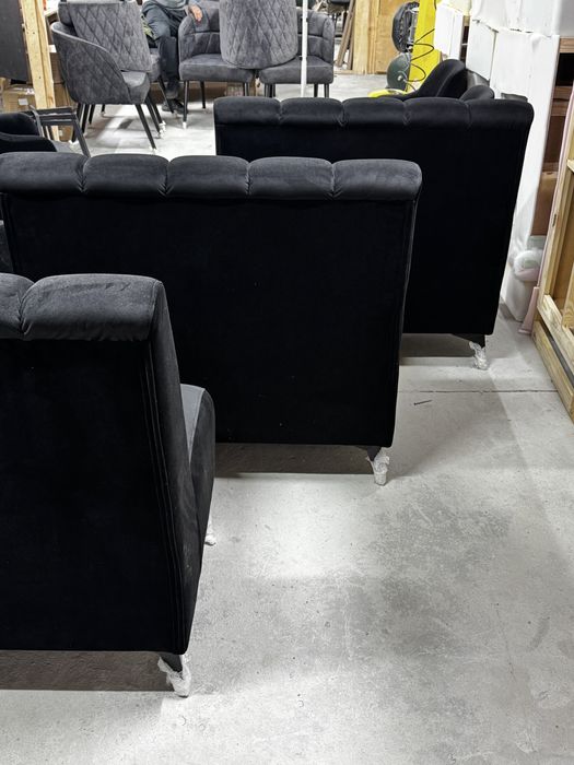 Дивани стільці диавны стулья Виробники виконано в чорному кольорі
