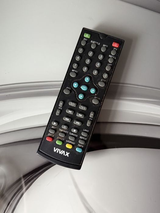 Dekoder DVB-T2 Vivax z pilotem