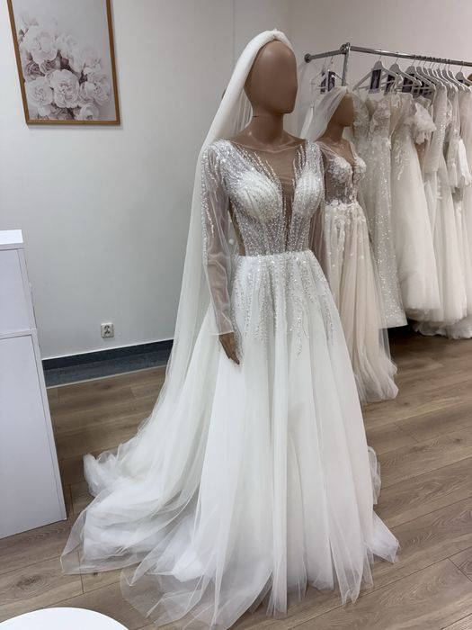 Nowa piekna błyszcząca suknia ślubna bogato zdobiona z rękawem 38