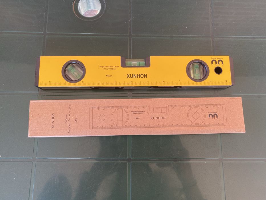 Nível de bolha magnético