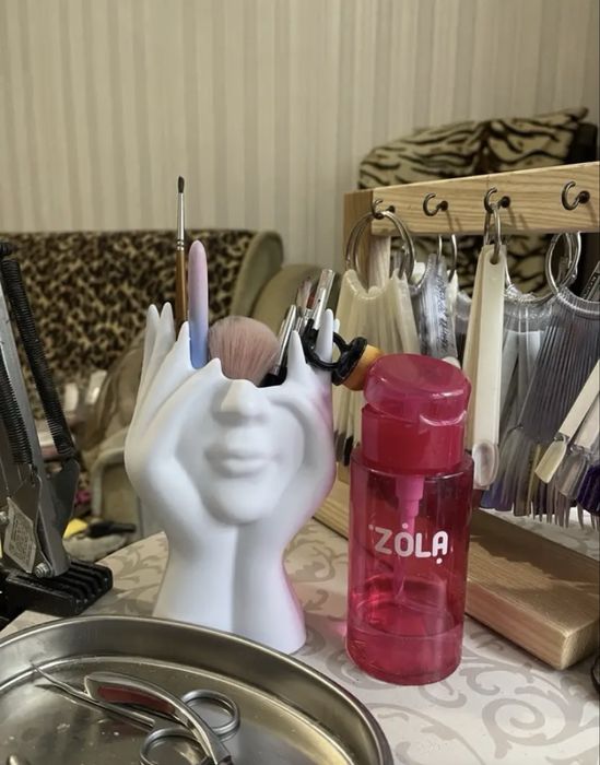 Унікальний тримач для пензлів та аксесуарів / тримач