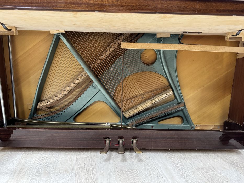 Pianino Hellas Model 130