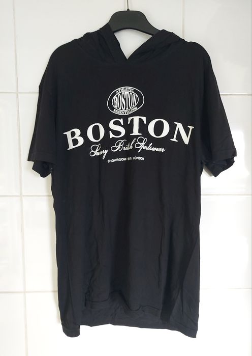 T shirt com capucho
