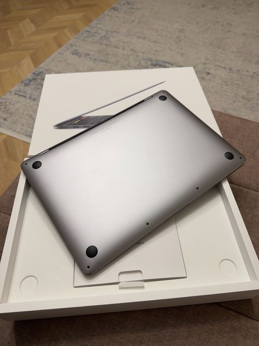 Як Новий ! Macbook Pro 13 2020 i5 / 8gb / 256gb/ 94% / Повний Комплект