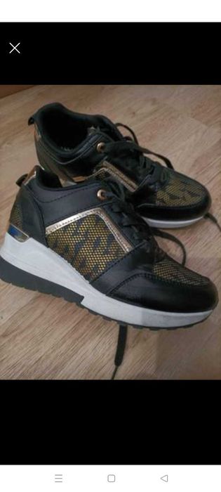 Tenis senhora MK