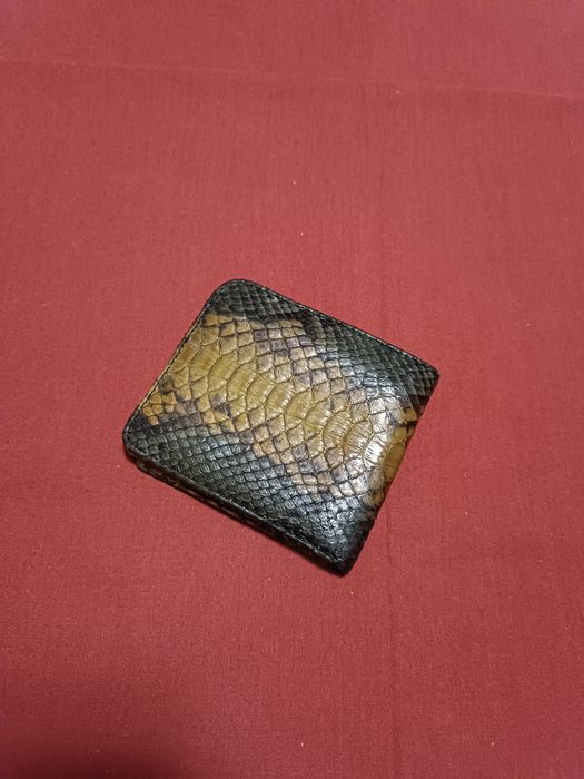 Портмоне с кожи питона.