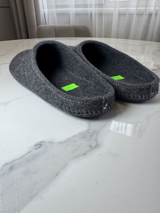 Тапки домашні з натурального войлока.