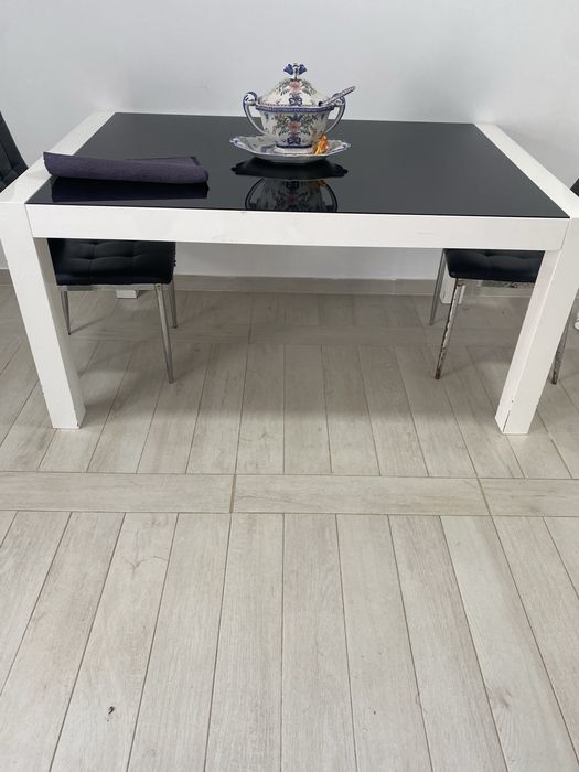 Mesa lacada branco com vidro preto