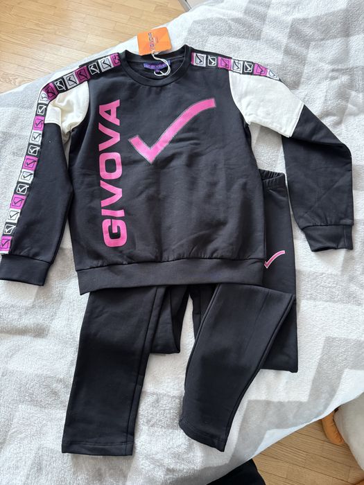 Спортивний костюм на дівчинку 152