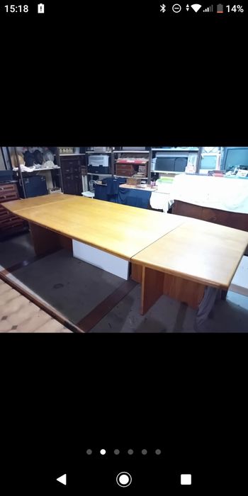 Grande mesa de reuniões