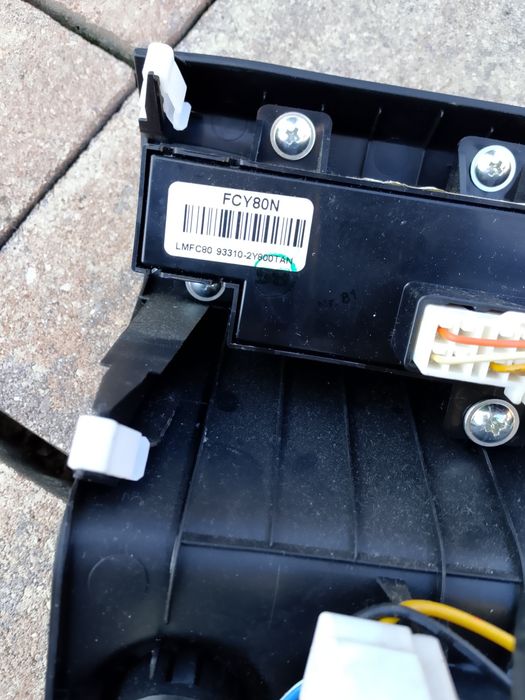 Przełączniki grzanych foteli, AUX,iPod, USB HYUNDAI IX 35, 93310-2Y800