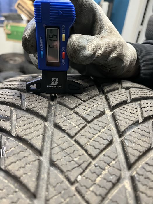 4x235/45/20 zimowe bridgestone 2021r