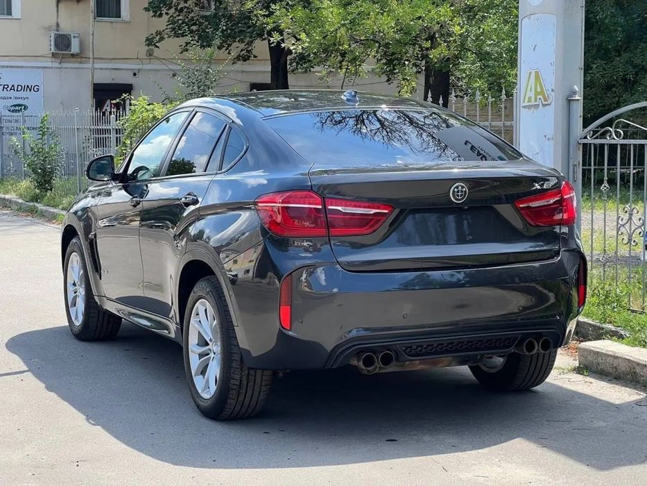 автомобиль BMW X6
