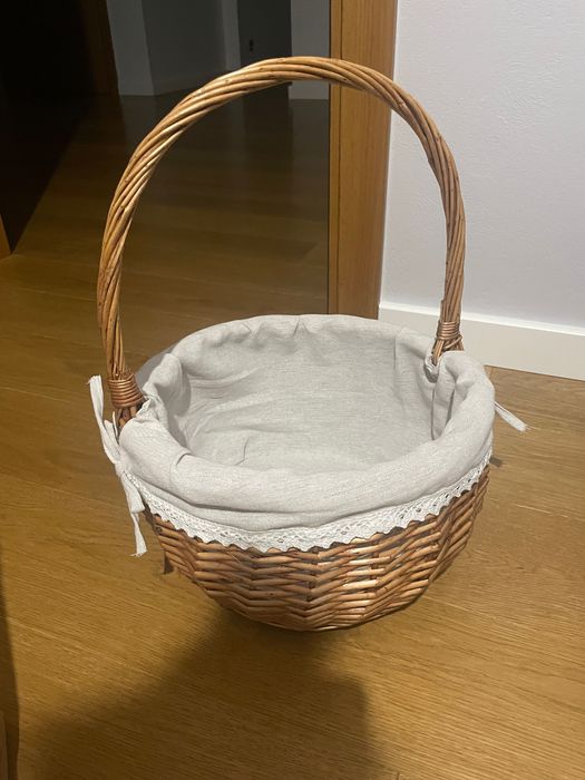 Koszyk wiklinowy Homla wykładany bawełnianą tkaniną 30 cm x 40 cm