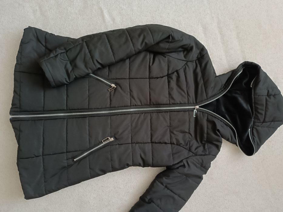 Стильна жіноча демісезонна куртка