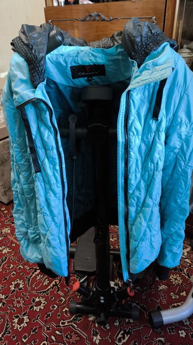 Куртка ветровка.