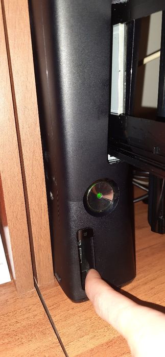 XBOX 360 слим фрибут вместе с KINECT камерой