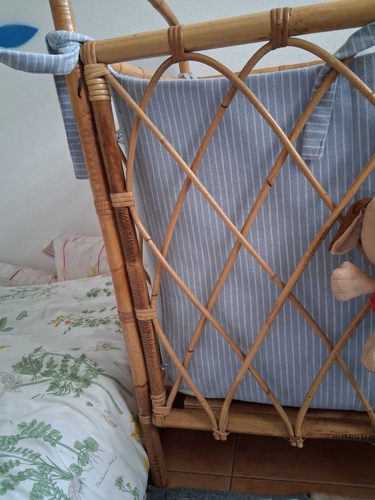 Berço de bambu com colchão