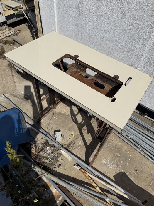 Mesa de máquina de costura SINGER