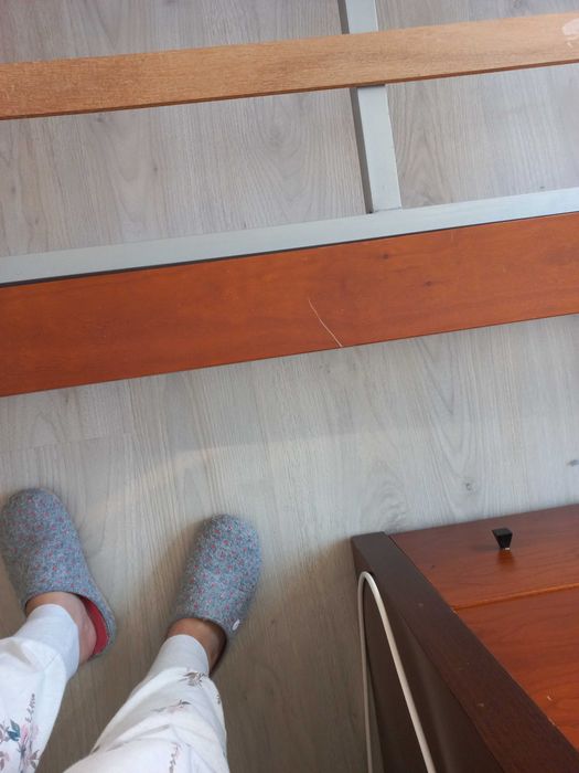 Cama de cerejeira com estrado