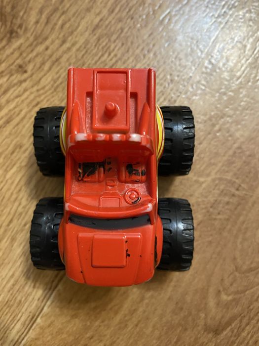 Вспыш машинка пластик