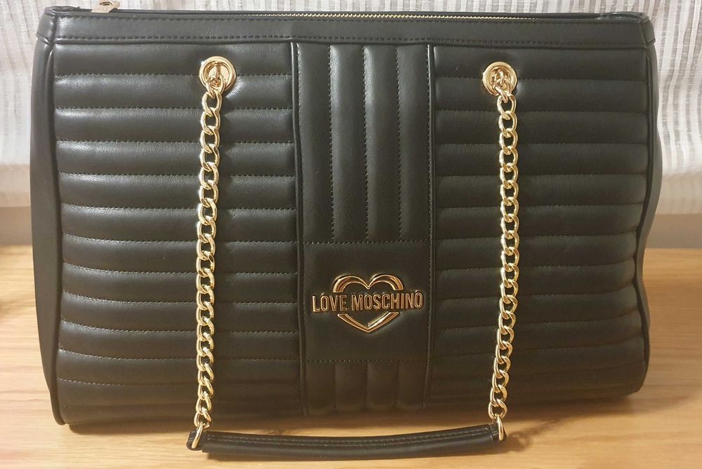 Mala preta da Love Moschino