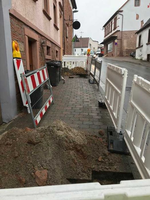 Układanie kostki , stacje ładowania , paczkomaty /Brukarze DE/PL