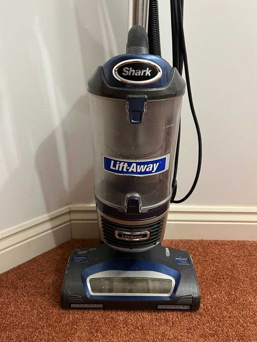 Пылесос вертикальный известного бренда Shark Англия
