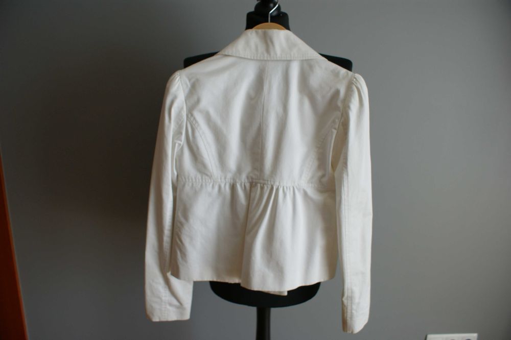 Motivi biała krótka marynarka elegancka dwurzędowa S-36 wesele ślub