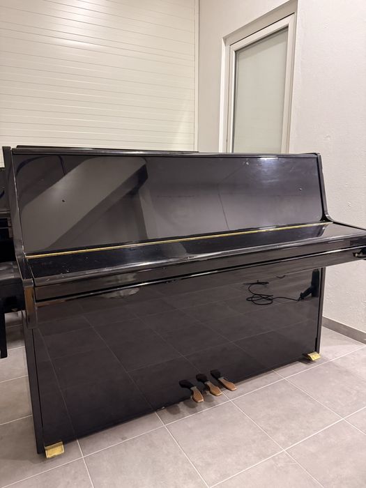 Piano Samick SU110