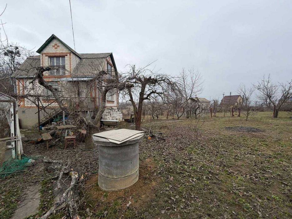 Продаж дачі та 2 земельних ділянок у с. Березина