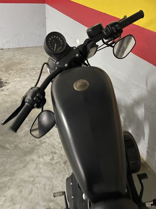 Harley-Davidson iron 883