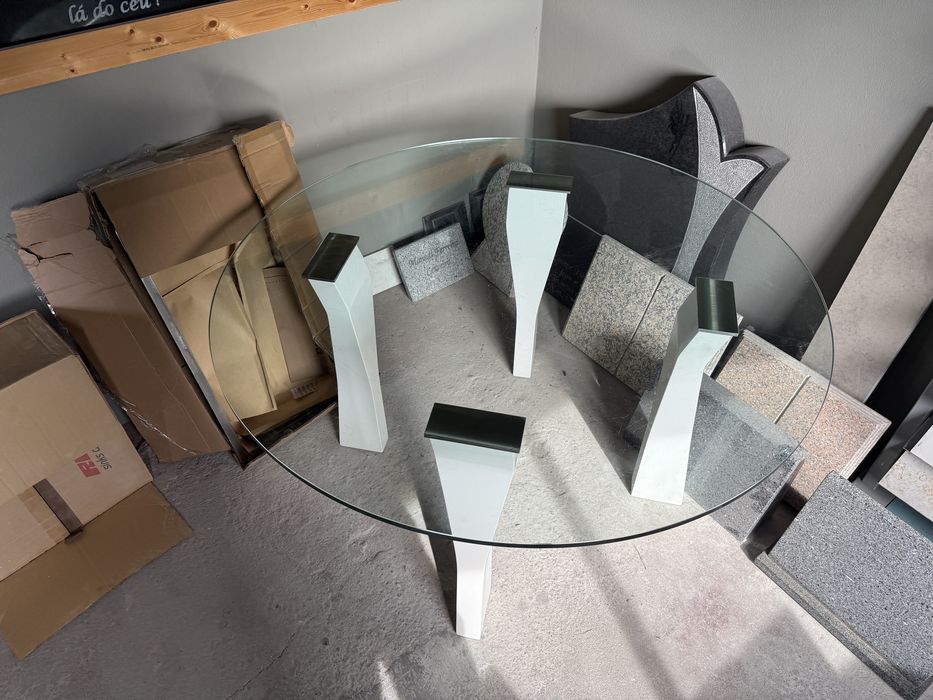 Mesa de vidro com 4 cadeiras