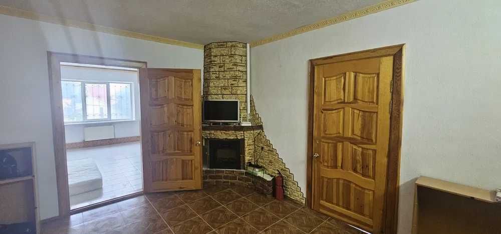 Продам будинок 209 м.кв, з жилим підвалом, грубою та хоз. постройки.