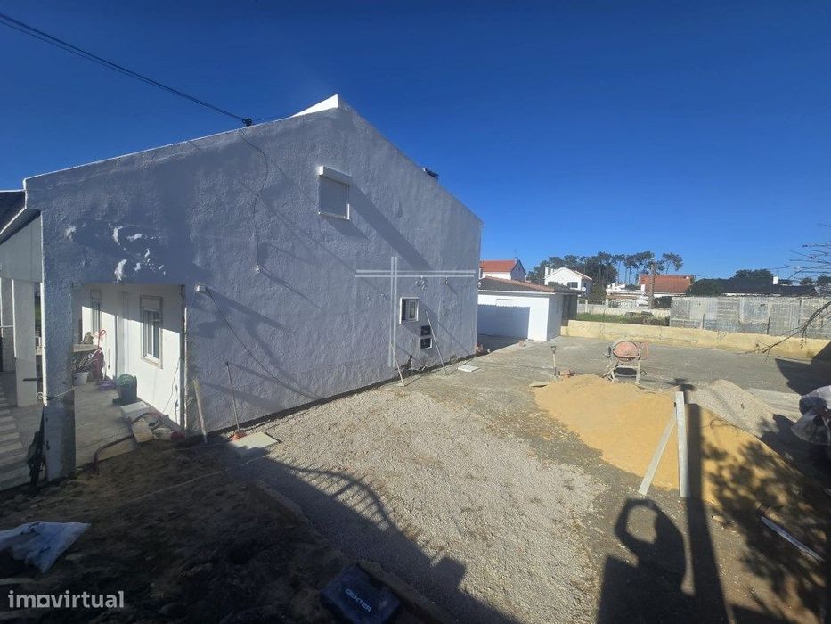 Moradia isolada T4 de arquitetura tradicional - Aroeira