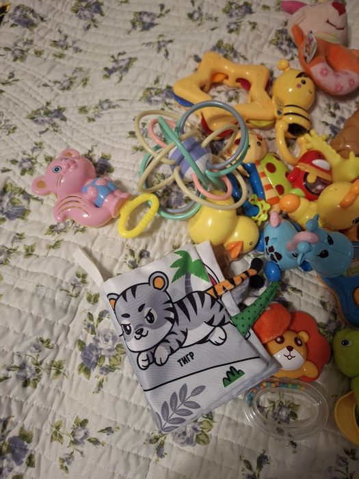 Іграшки для найменших 0+ лотом