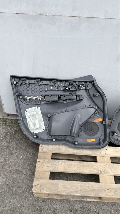 Двері на Chevrolet Bolt EV праві перед та зад