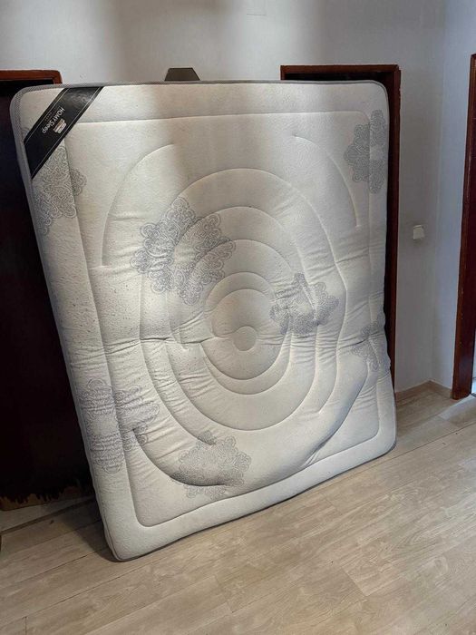 Colchão a venda por apenas 50€. Tamanho 180X200