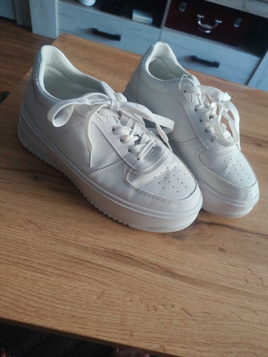 Buty sportowe białe stan jak nowe 39 rozmiar