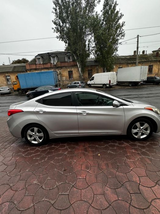 Hyundai Elantra 2011 бензин газ