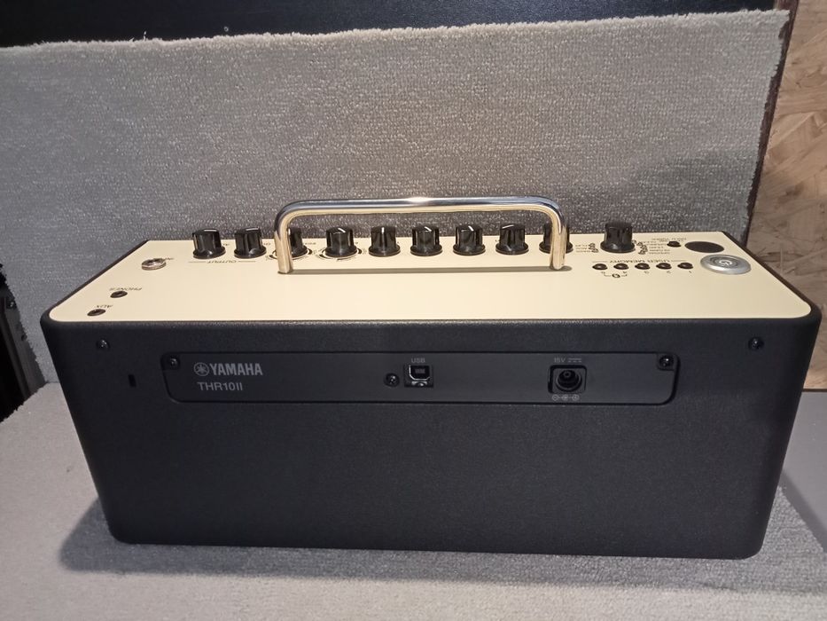 Amplificador guitarra Yamaha thr10
