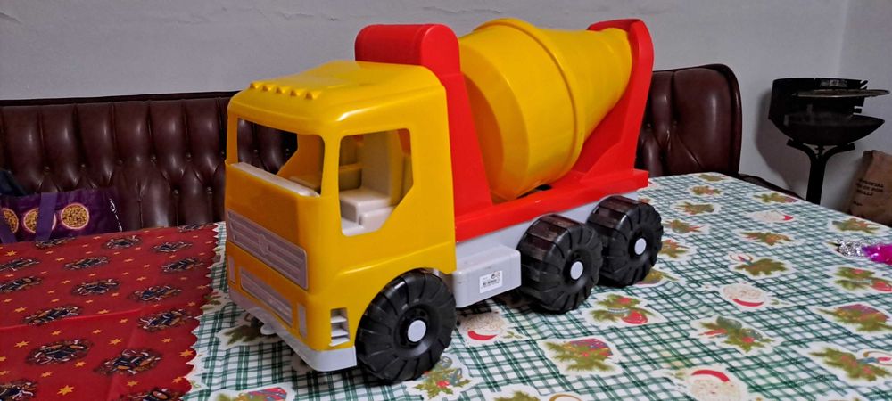 SÓ 69 EUROS - Carro criança Toysrus + OFERTA Camião