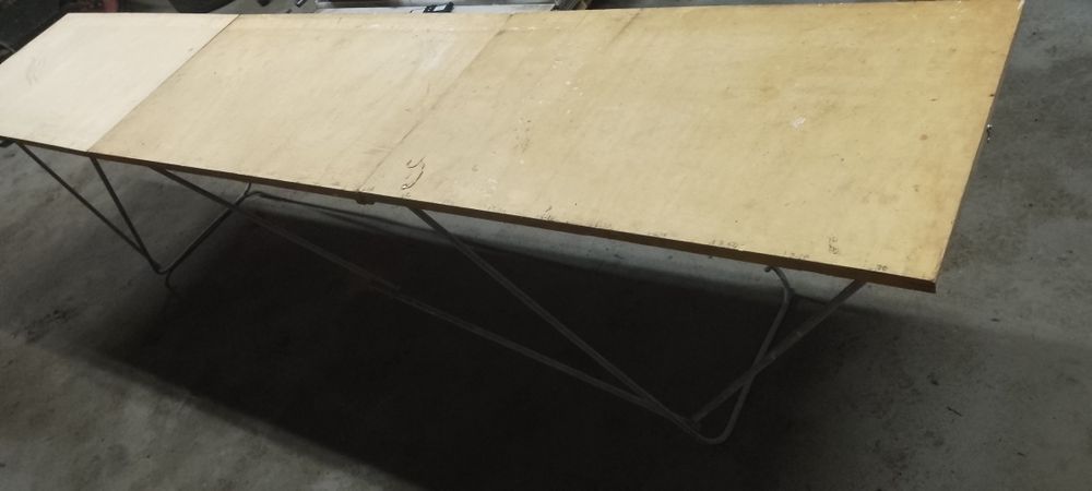 Stół do tapetowania skladany