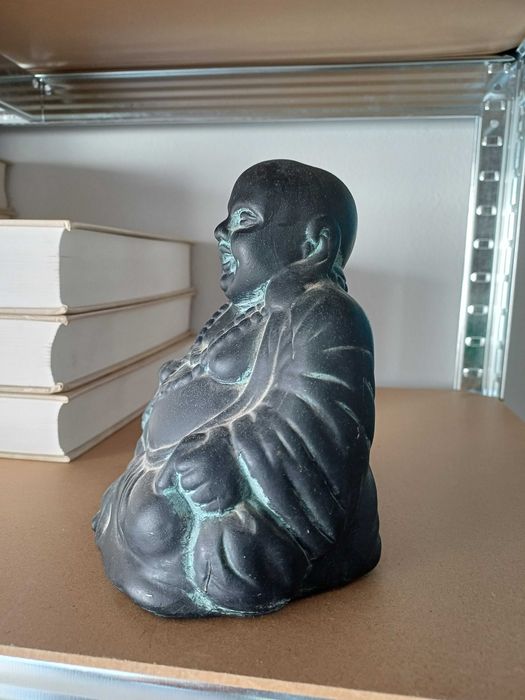 Estatueta de Buda em cerâmica