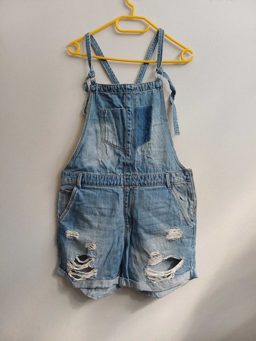 Spodenki, szorty ogrodniczki jeansowe Stradivarius r. L